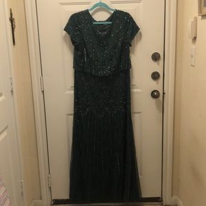 Adriana Papell short sleeve blousen beaded gown